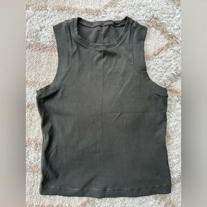 Vuori modern pose tank